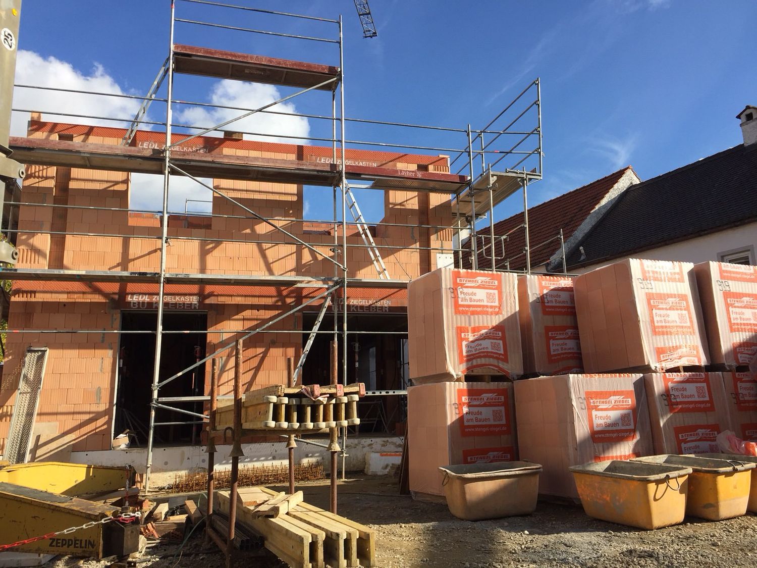 Rohbau, Kleber Hausbau