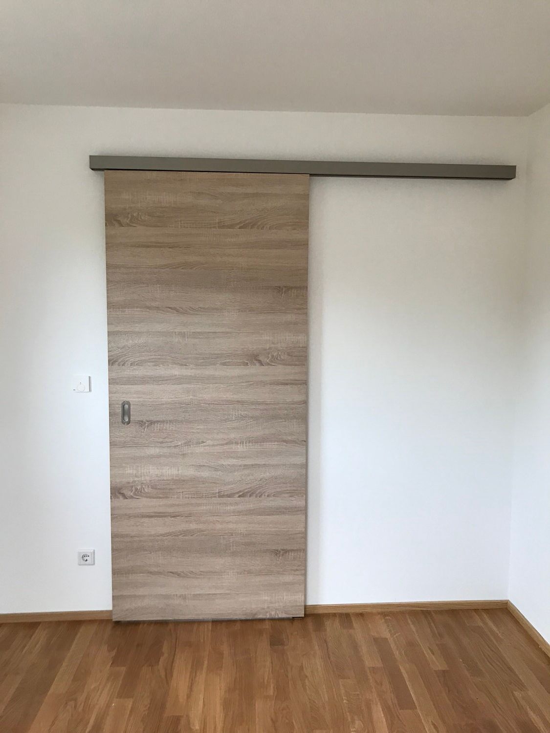 Holztür, Kleber Hausbau