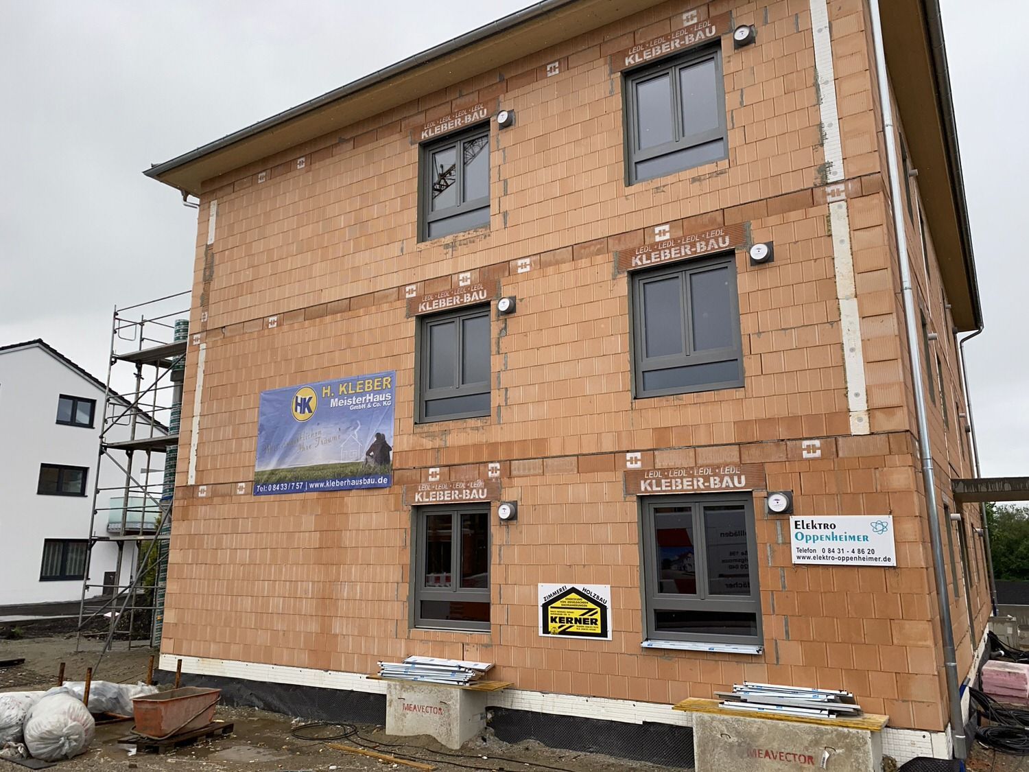 Rohbau, Kleber Hausbau