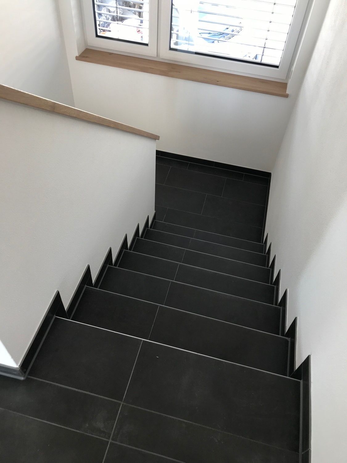 Schwarze Treppe, Kleber Hausbau