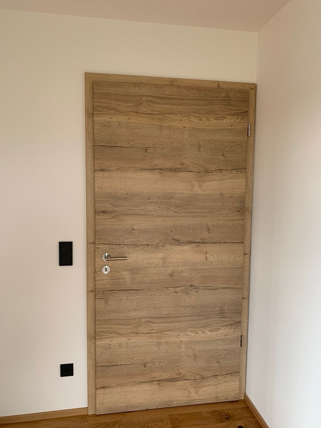 Holztür, Kleber Hausbau