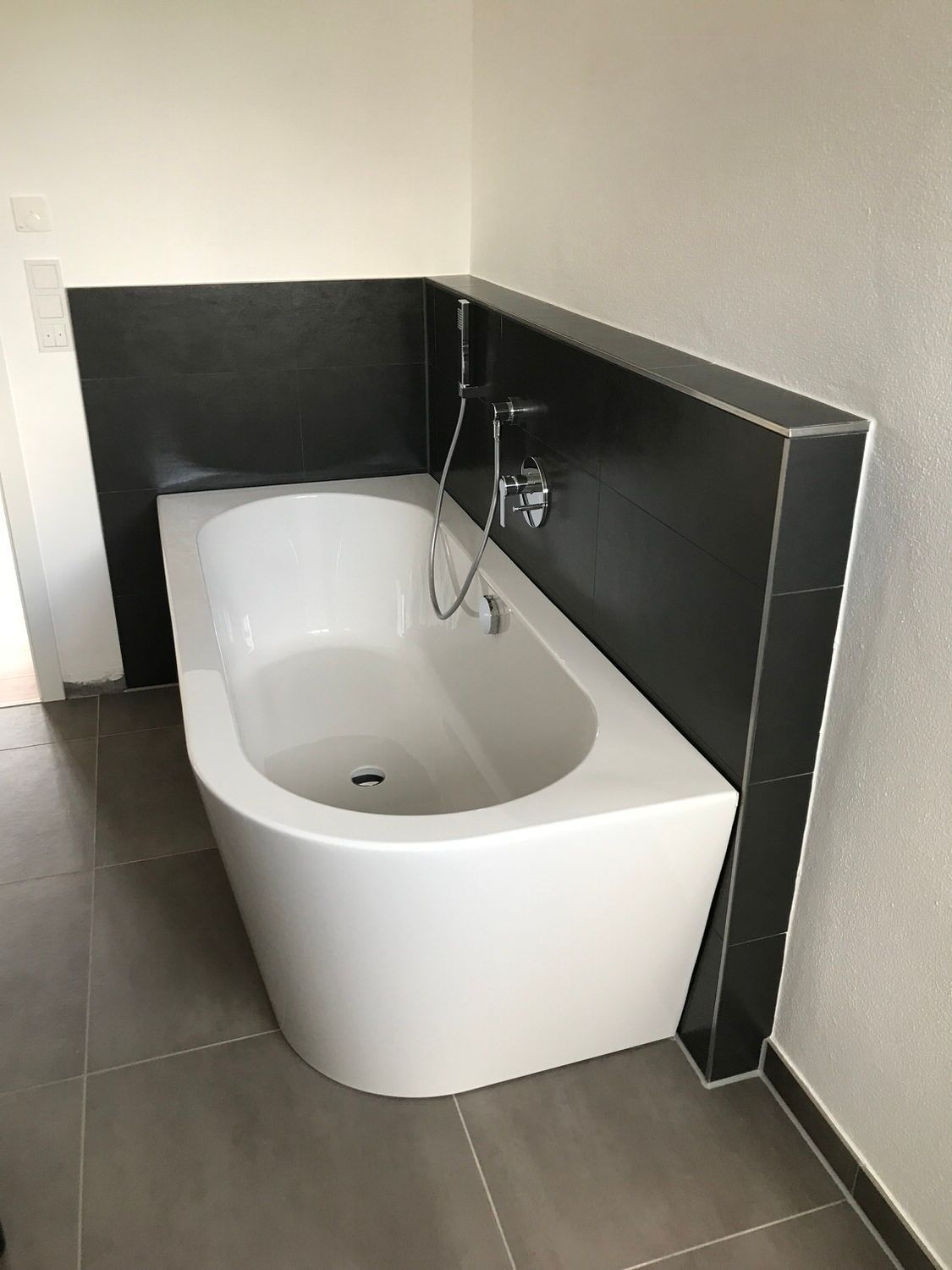 Badewanne, Kleber Hausbau