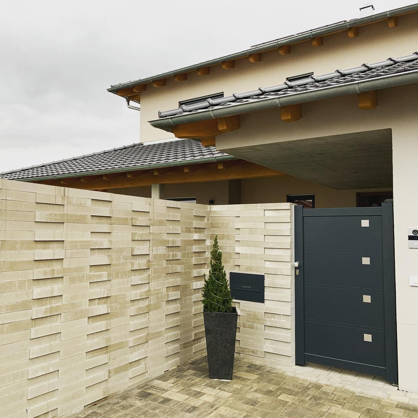 Fertighaus Eingangsbereich, Kleber Hausbau