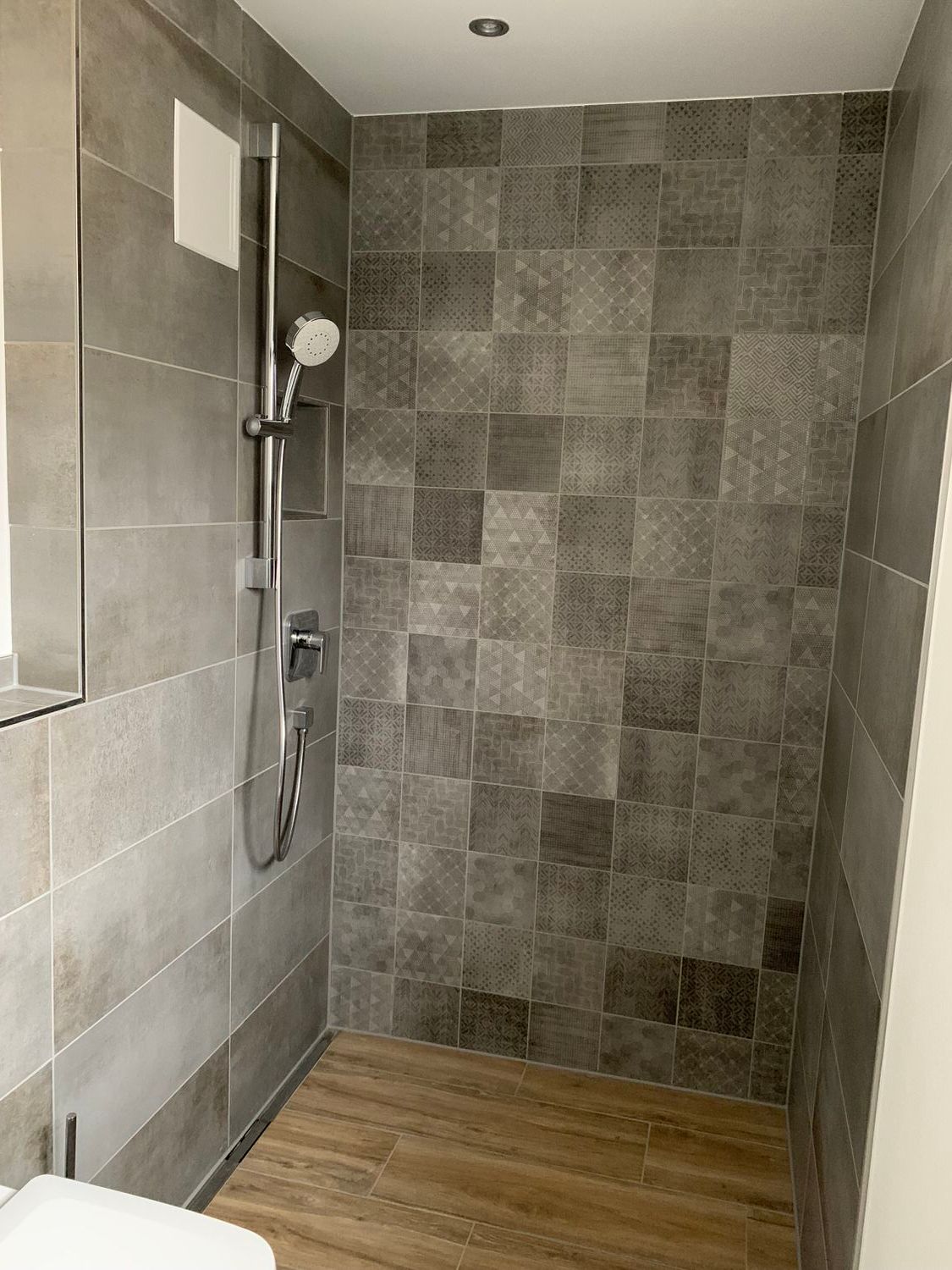 Begehbare Dusche, Kleber Hausbau