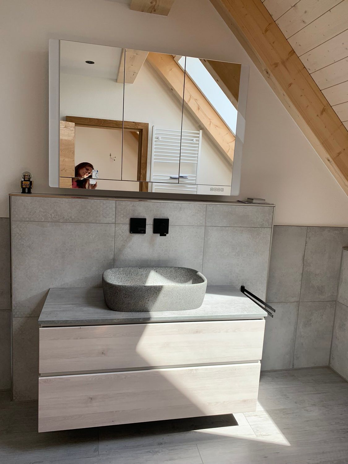 Waschbecken mit Holzunterbau, Kleber Hausbau