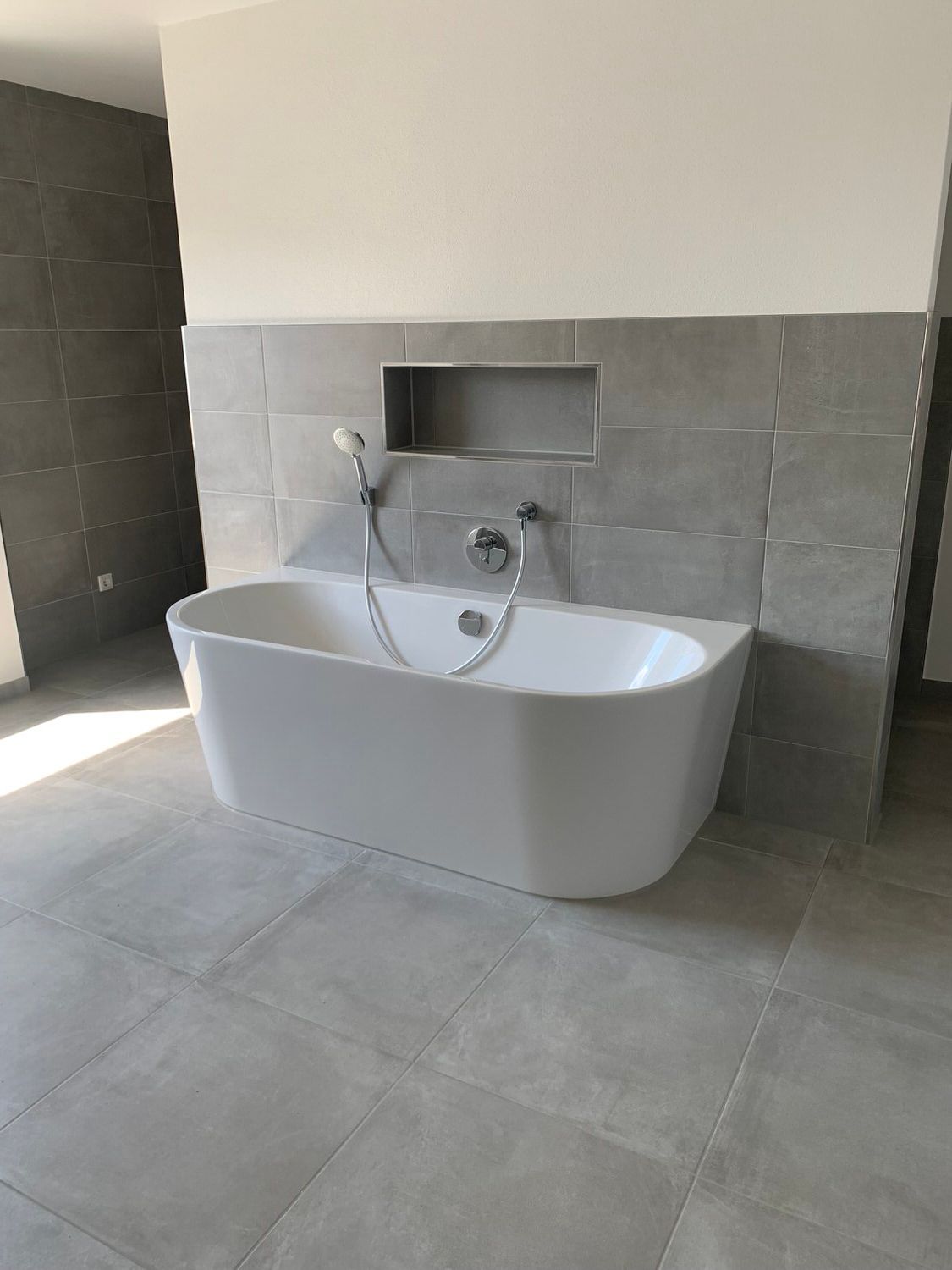 Badewanne, Kleber Hausbau