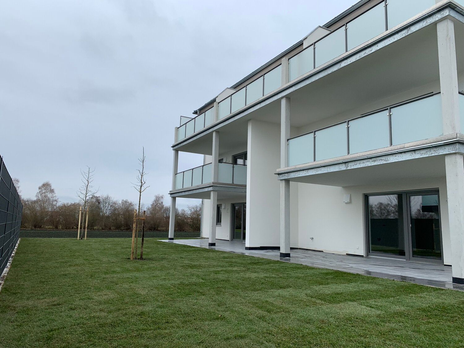 Fertigteilhaus in Weiß, Kleber Hausbau