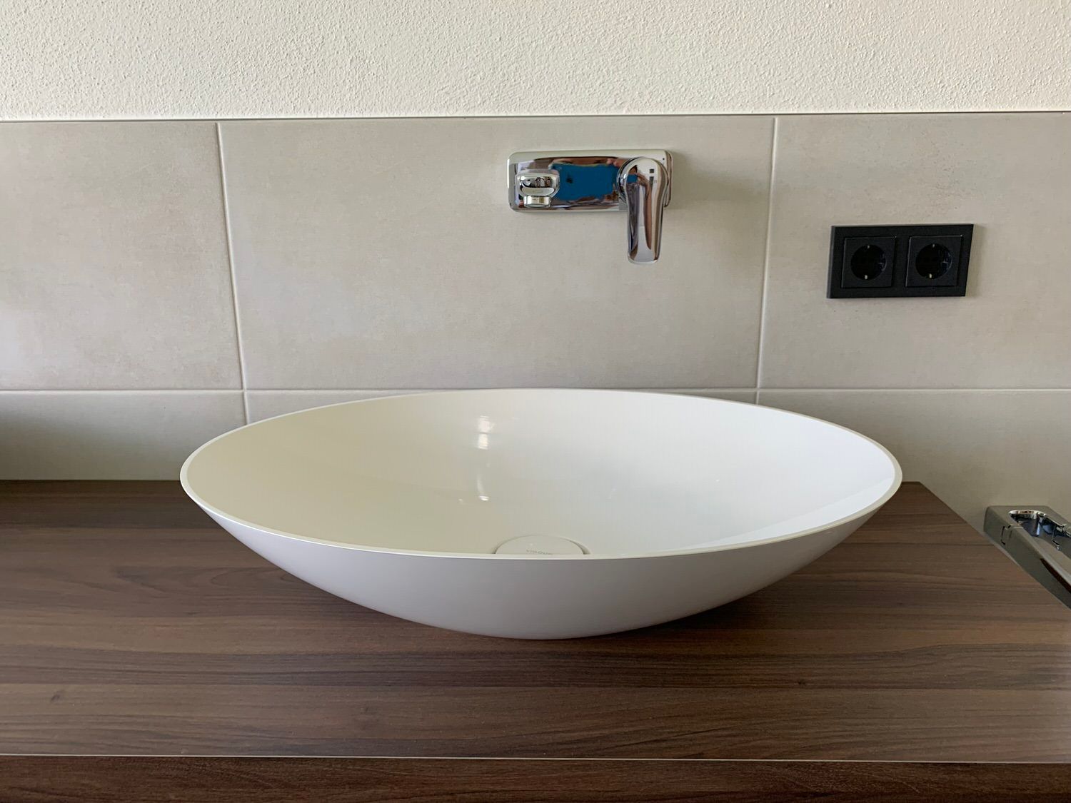 Waschbecken, Kleber Hausbau