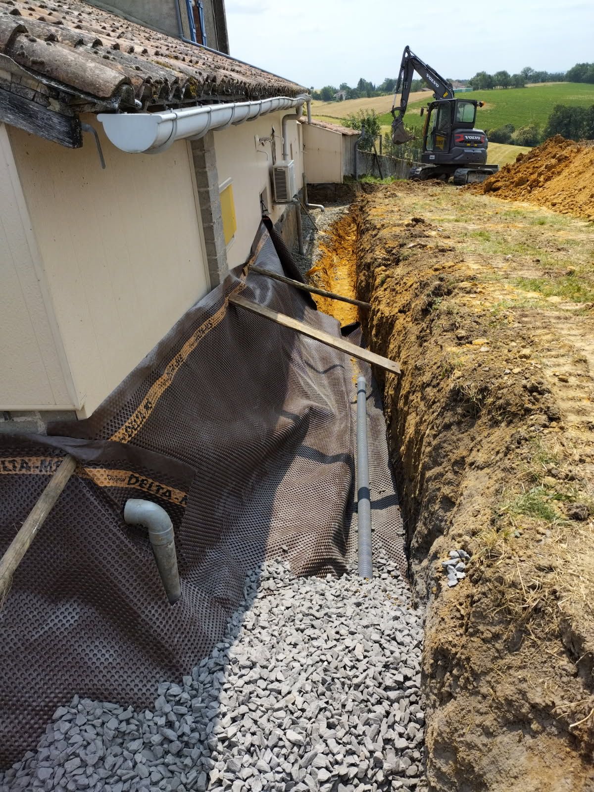Terrassement autour d'une maison