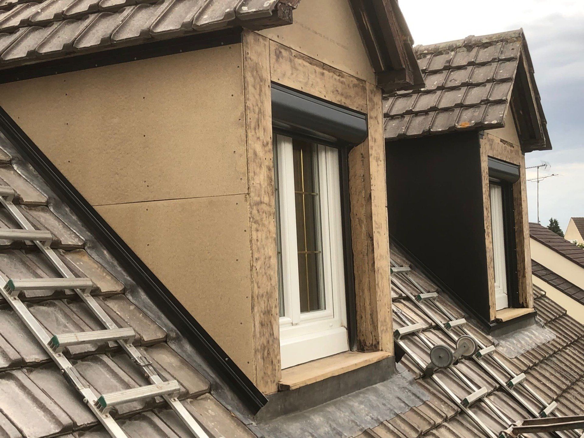 Rénovation d'un habillage de fenêtre de toit
