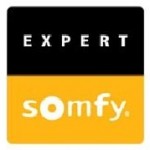 El logotipo de Somfy Expert es amarillo y negro.