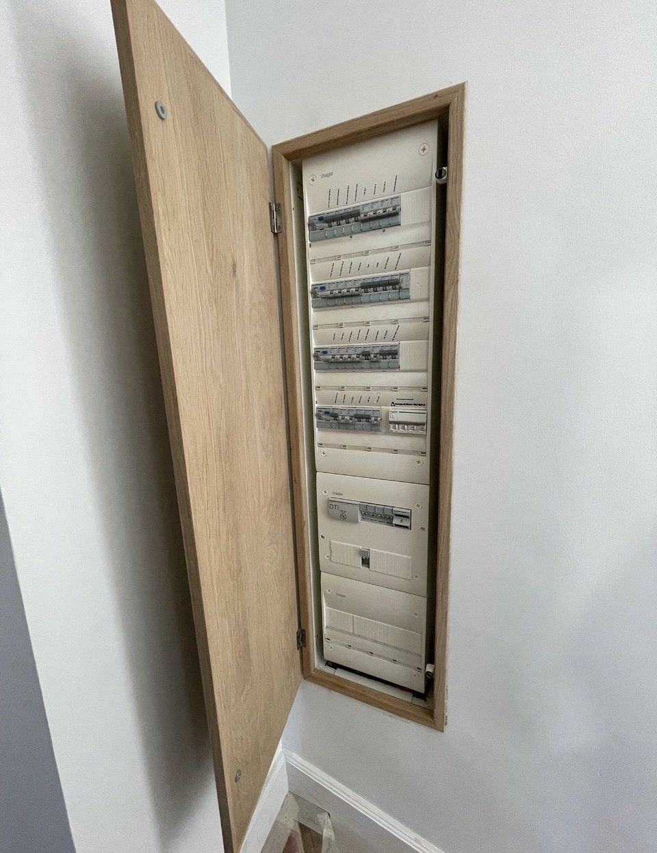 Tableau électrique ouvert