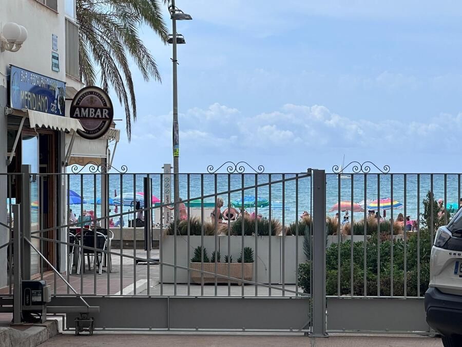 Restaurante con cartel 