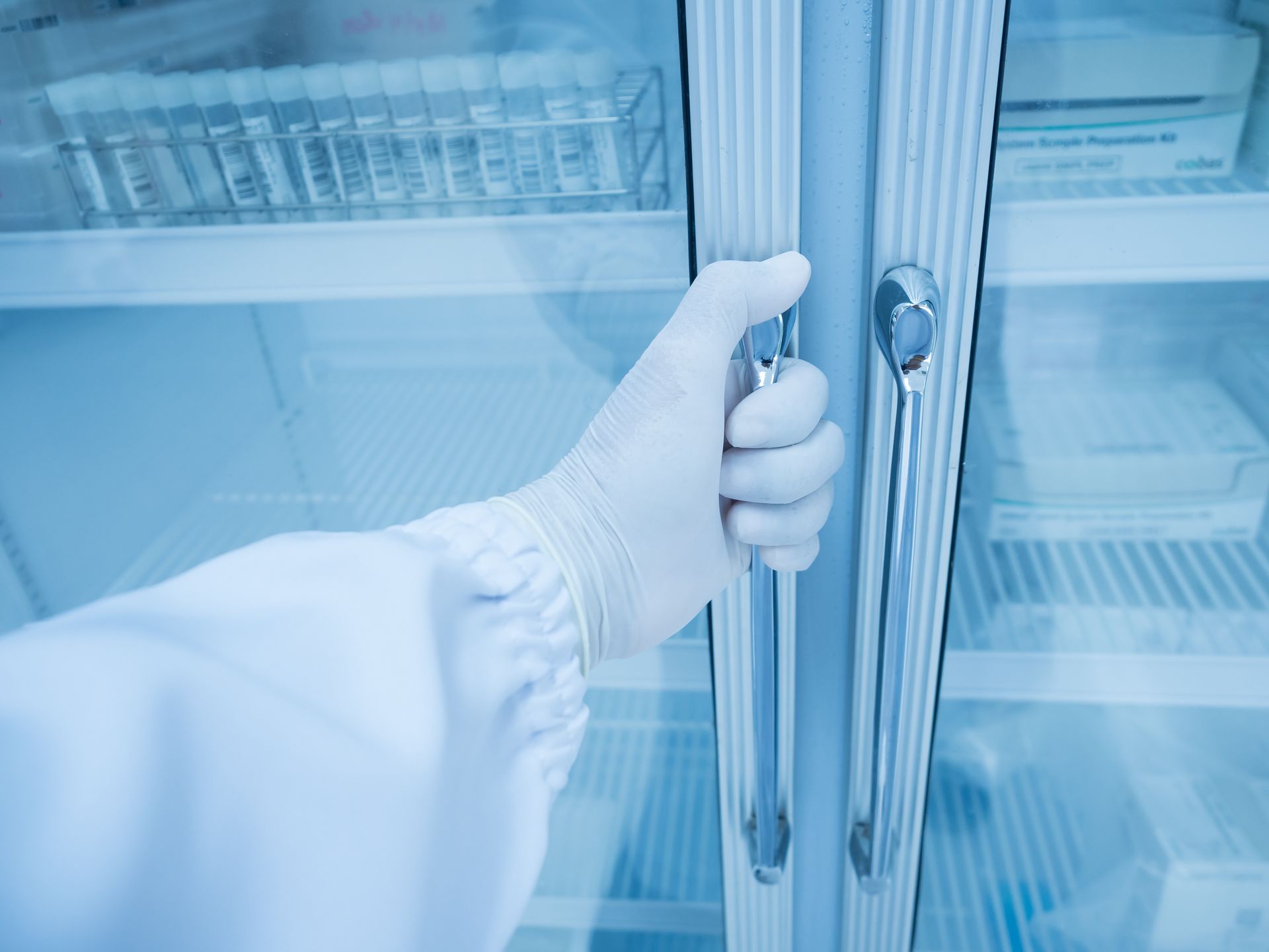 Armoire réfrigérée pour un laboratoire