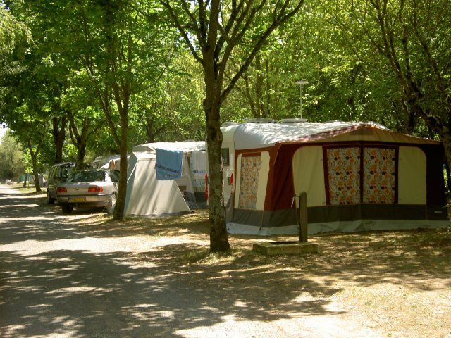 Emplacements pour tentes et caravanes