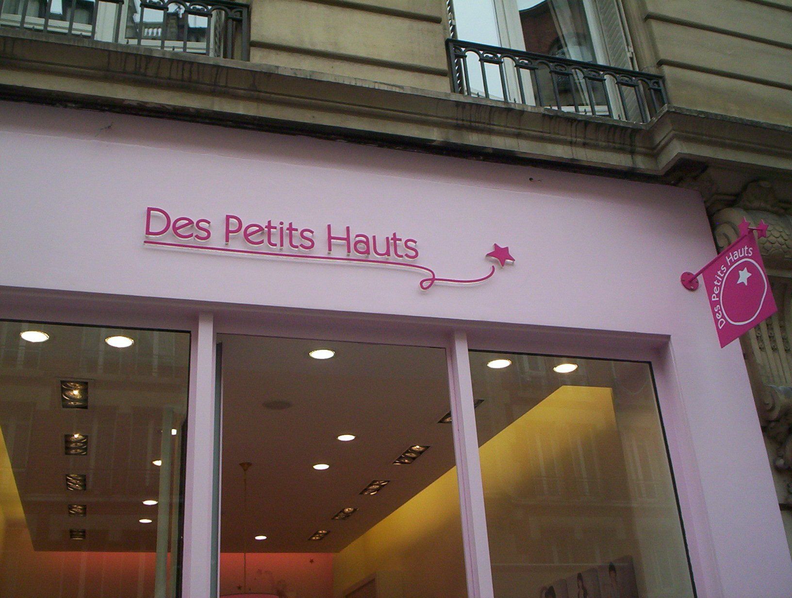 Enseigne Des petits hauts