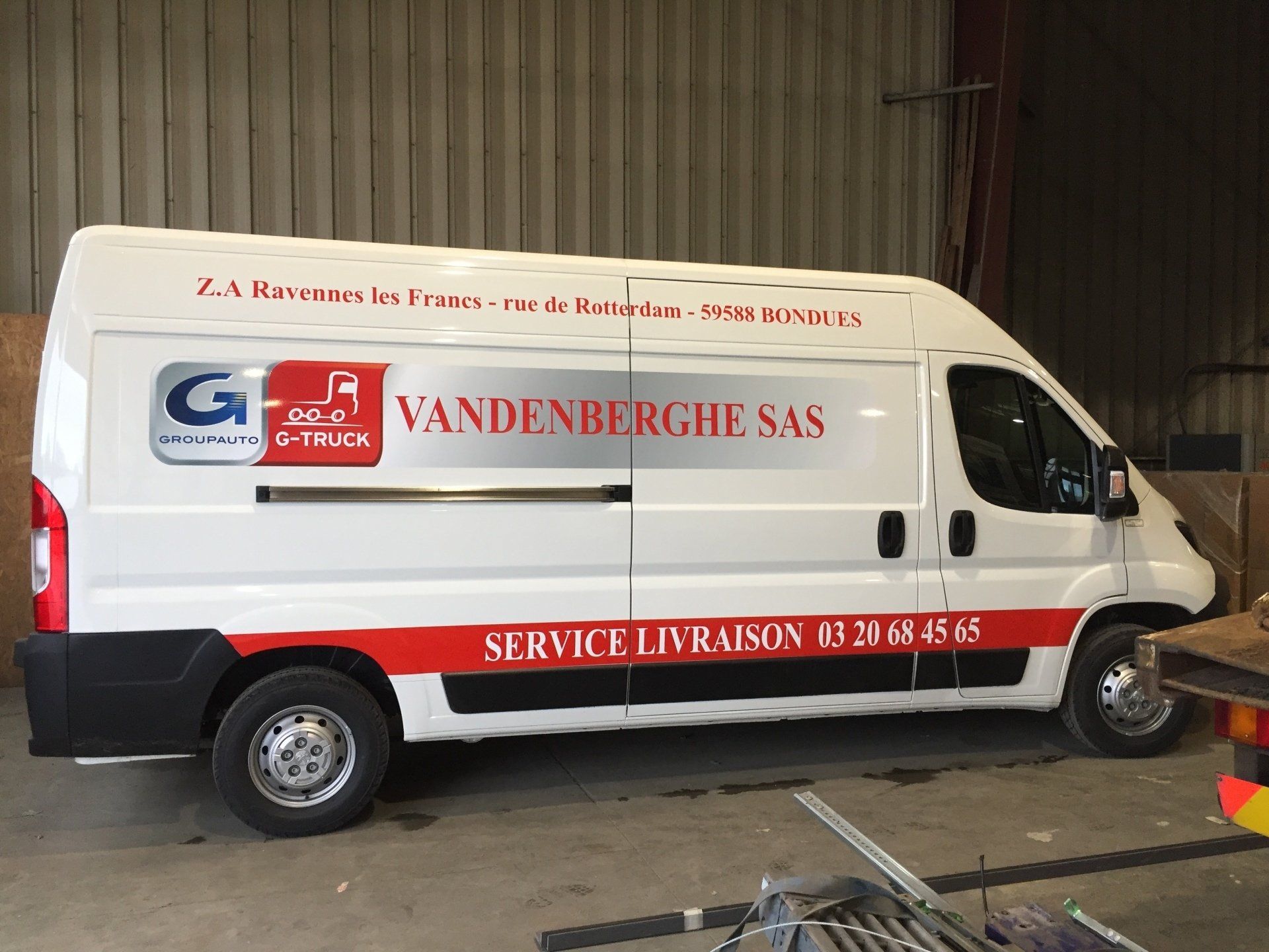 Vitrage décoratif sur véhicule