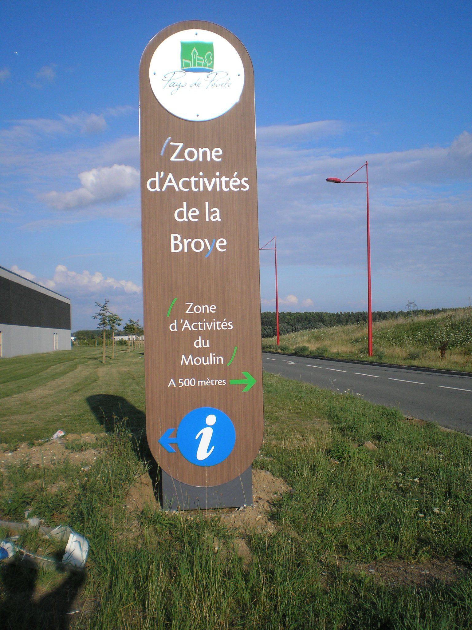 Totem, publicité conçue par DT Signs