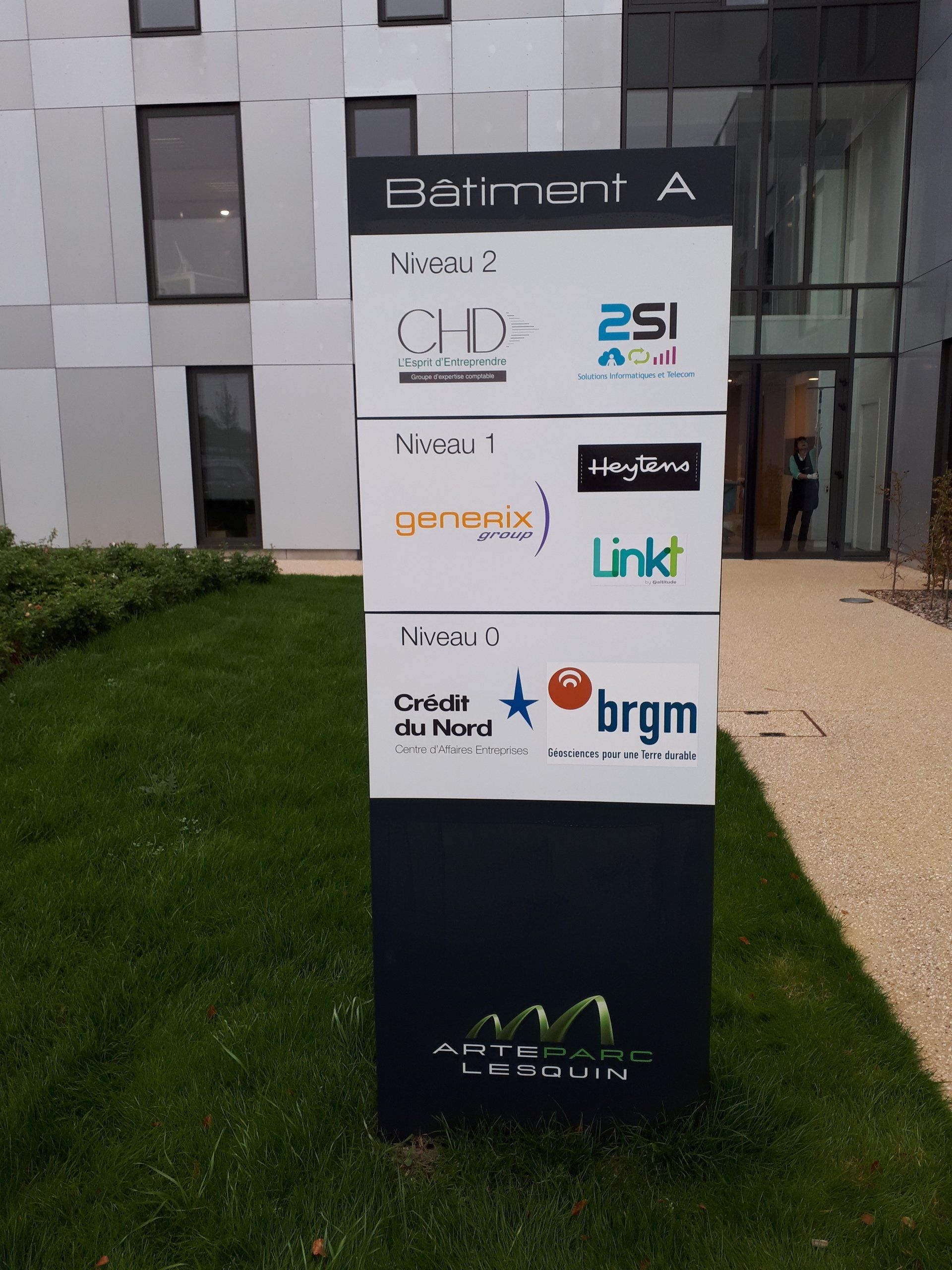 Totem, signalétique par DT Signs