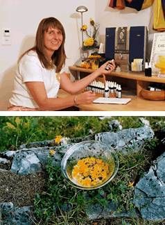 Mitarbeiterin der Praxis Sunneschie mit Bachblütenextrakten