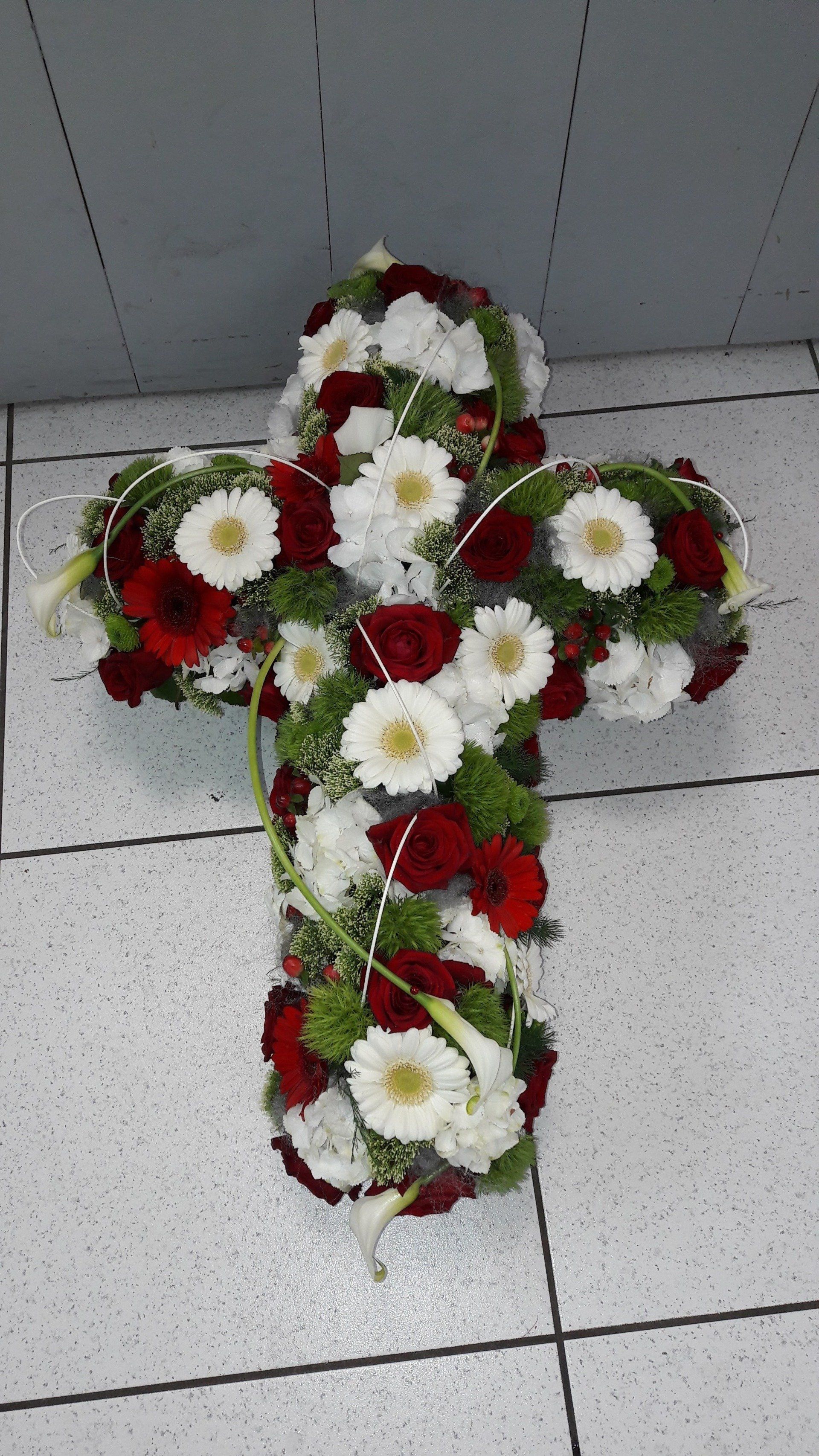 Gerbe de fleurs en forme de croix