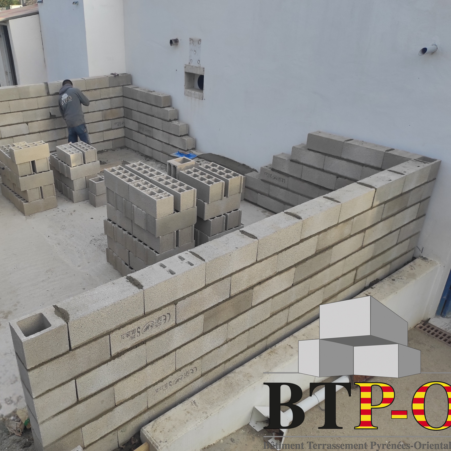 Fondations pour une structure extérieure