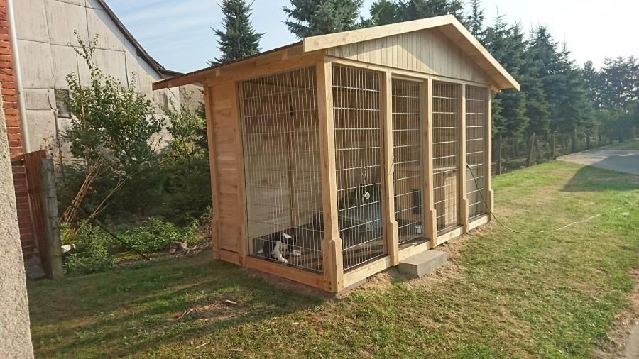 Referenzen aus der Tischlerei: großes Holzhaus für Kaninchen