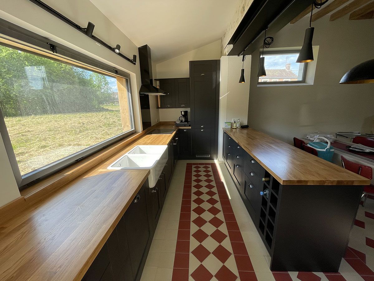 Cuisine en U avec plan de travail