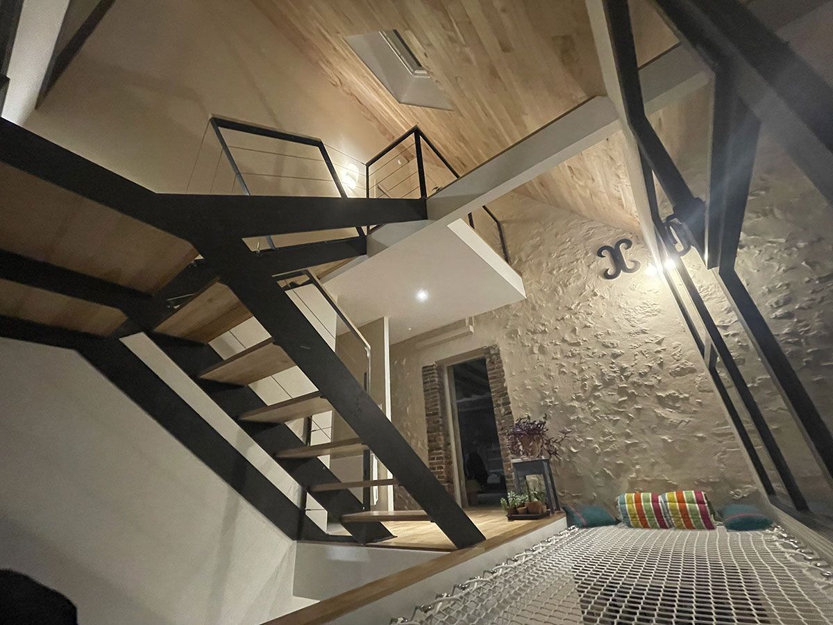 Escalier en vue contre-plongée