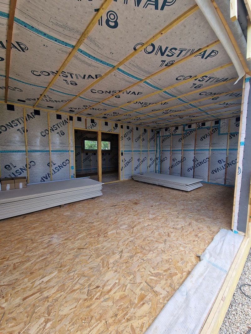 Isolation des murs avec des panneaux de laine de verre