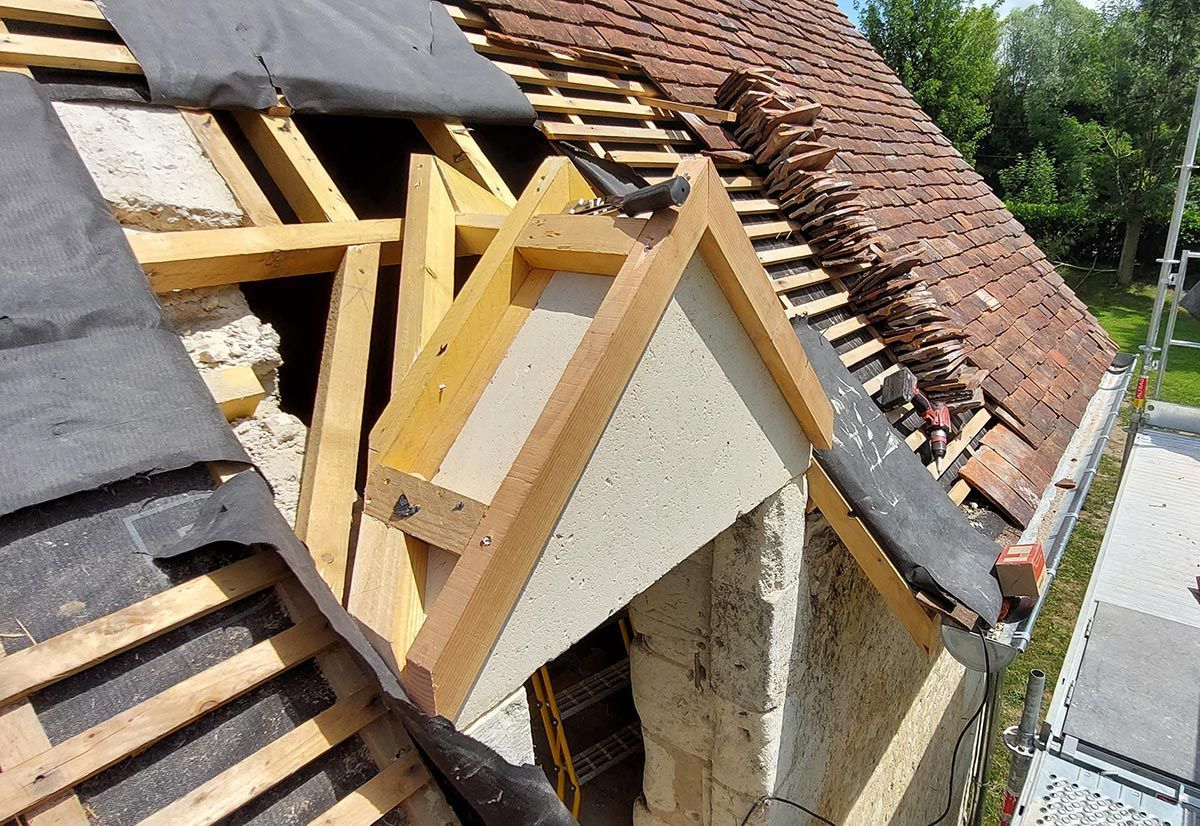 Rénovation d'une couverture avec des tuiles plates