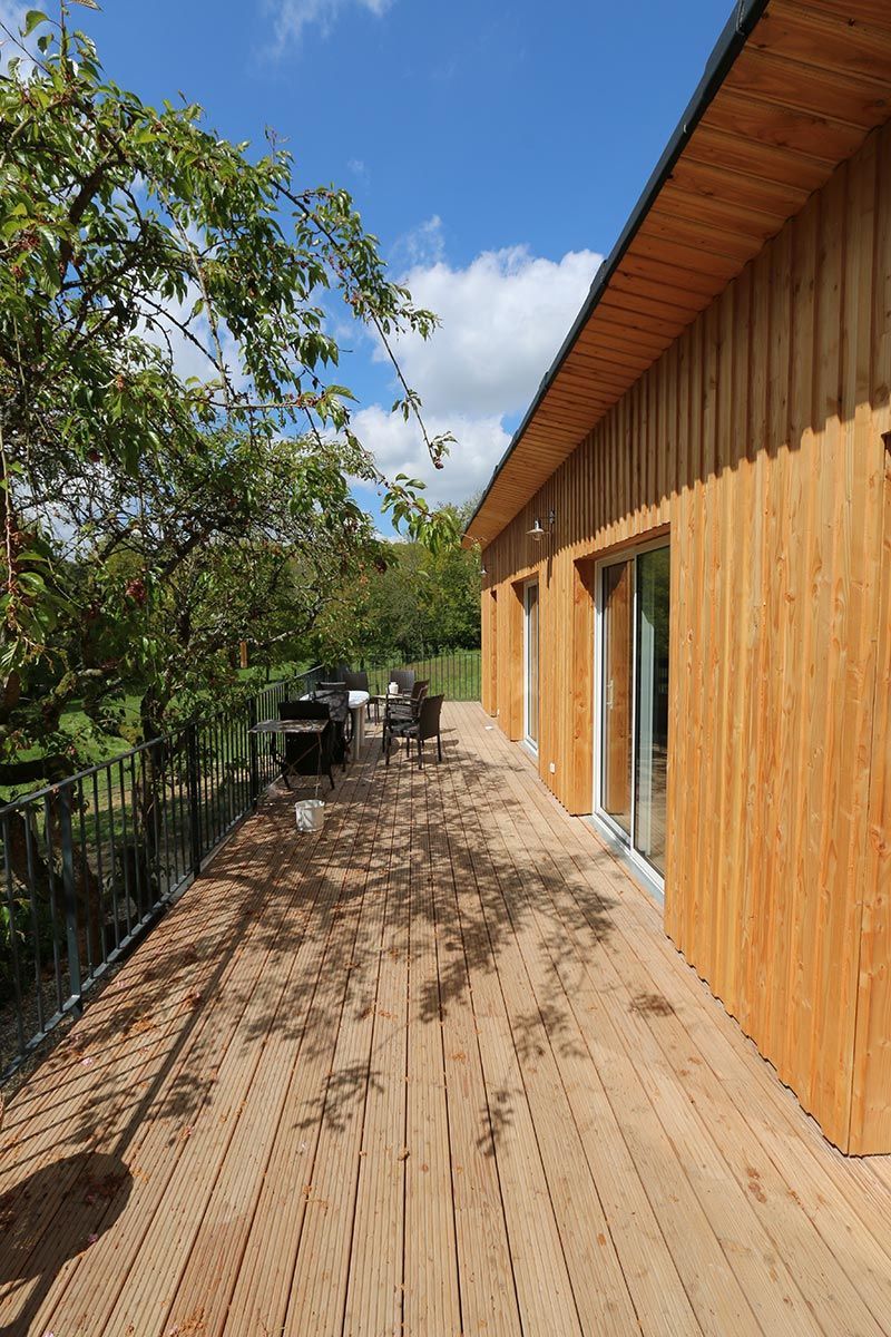 Terrasse en bois tout en longueur