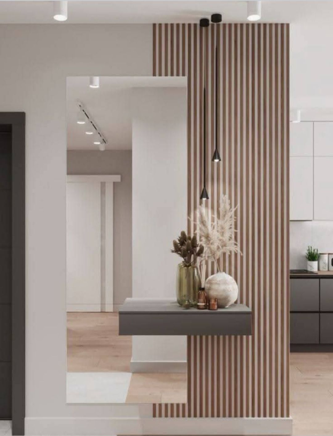 Couloir avec grand miroir, étagère flottante, lambris vertical, objets décoratifs et éclairage au plafond