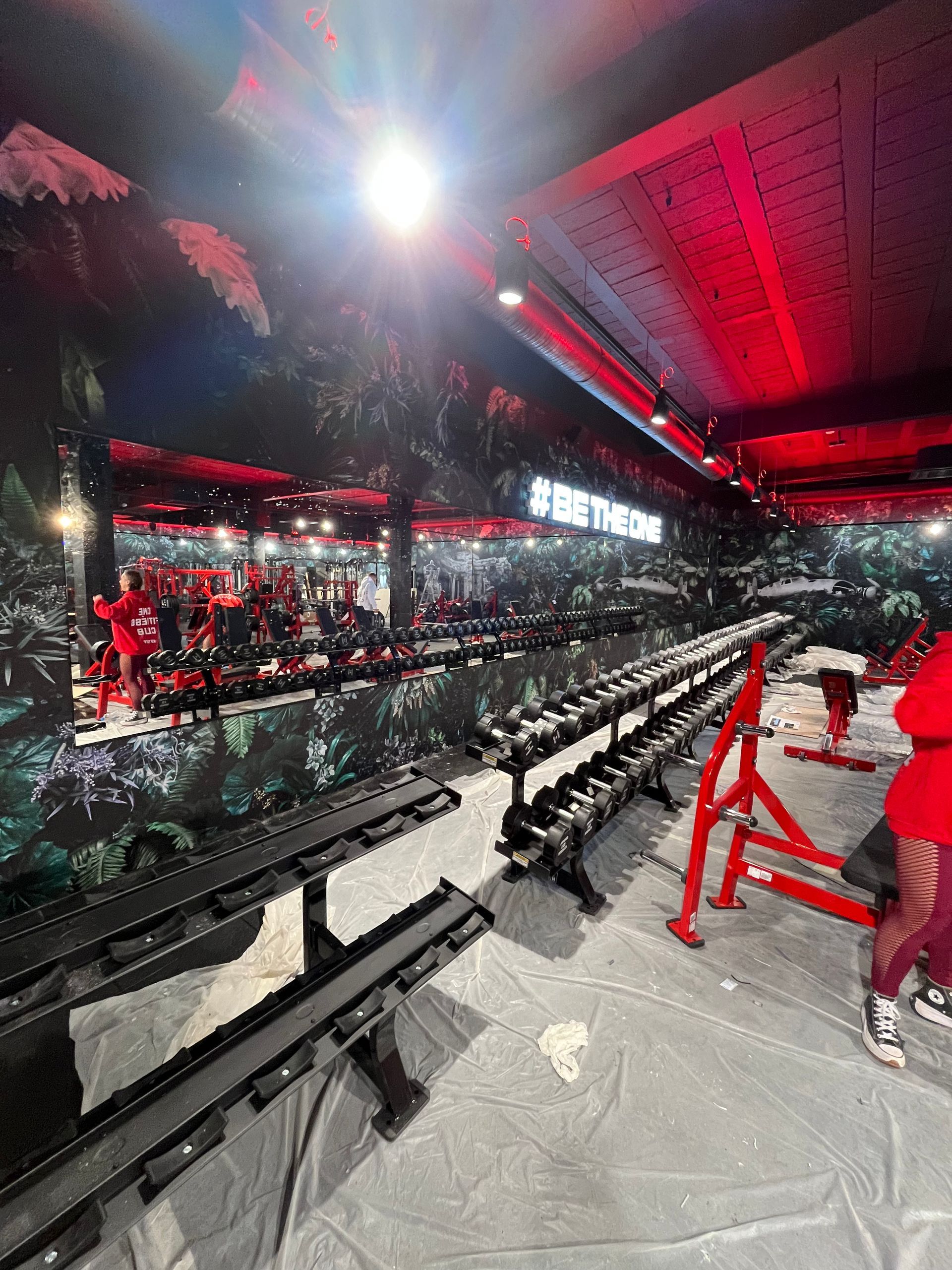 Miroir mural posé dans une salle de sport