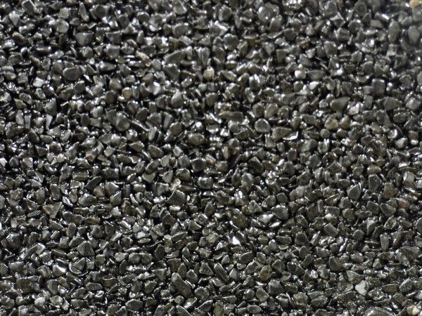Gravier gris foncé, vue rapprochée.