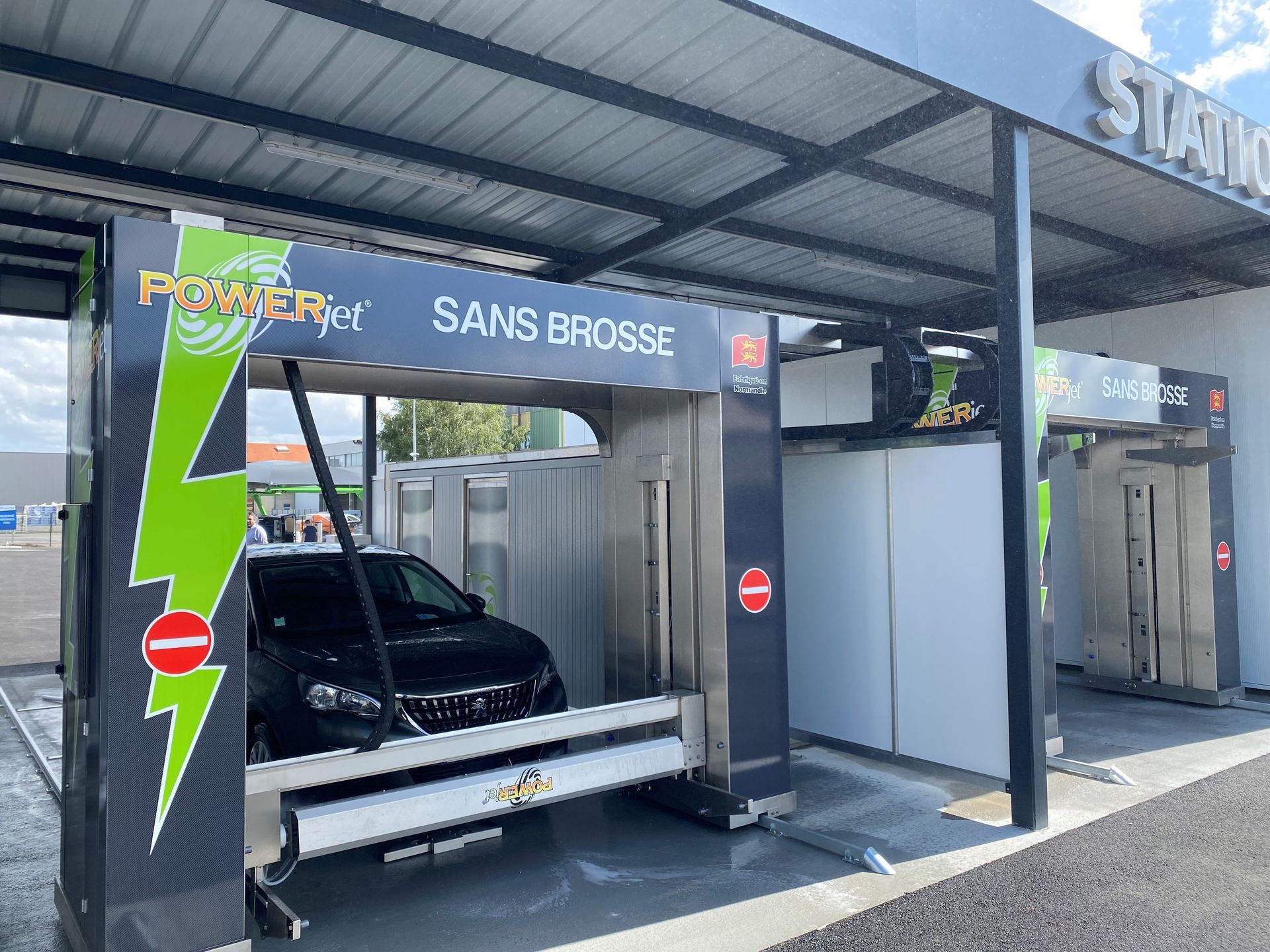 Portiques Powerjet vertes.