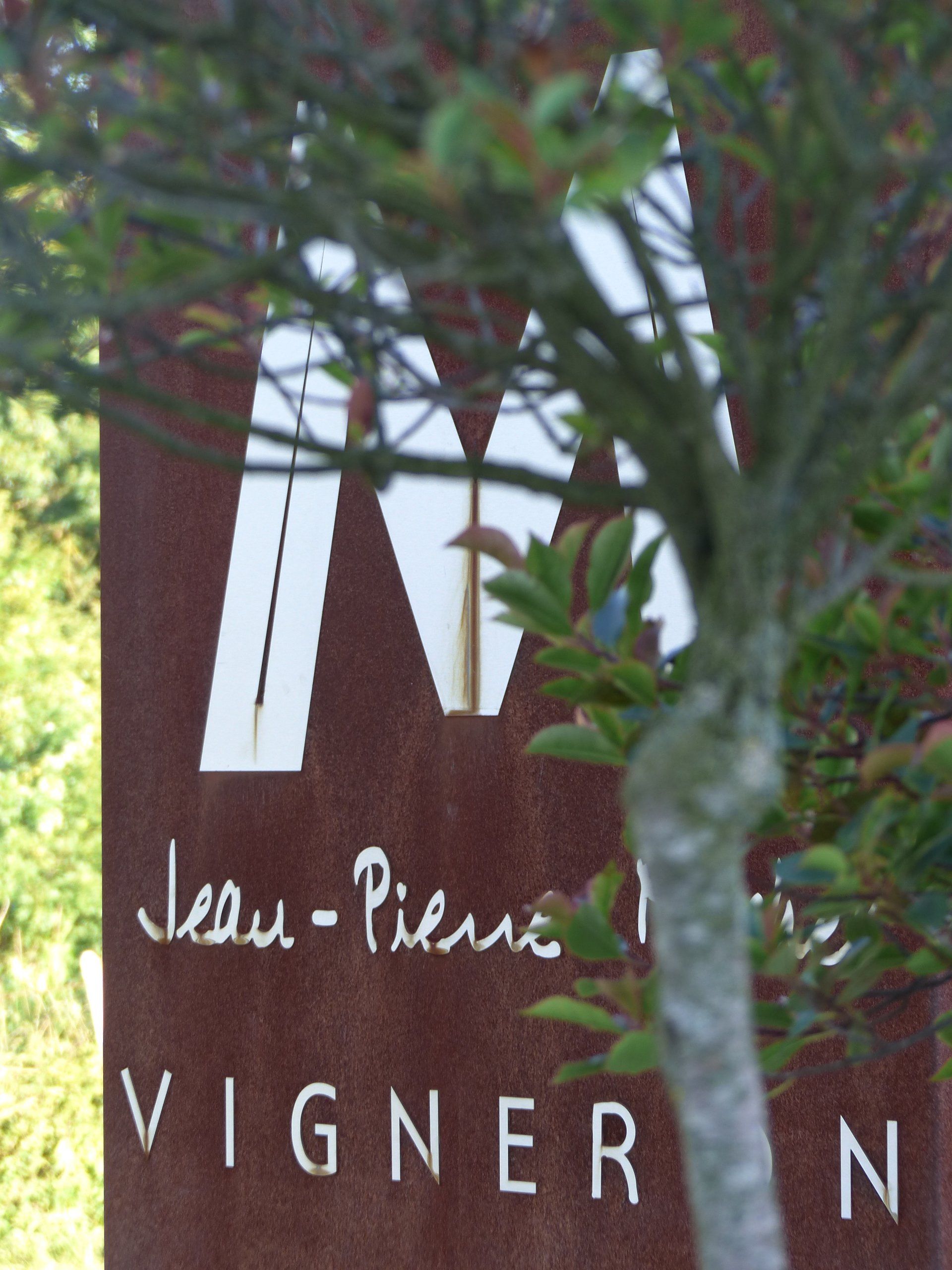 Panneau Jean-Pierre Michel à l'entrée du domaine