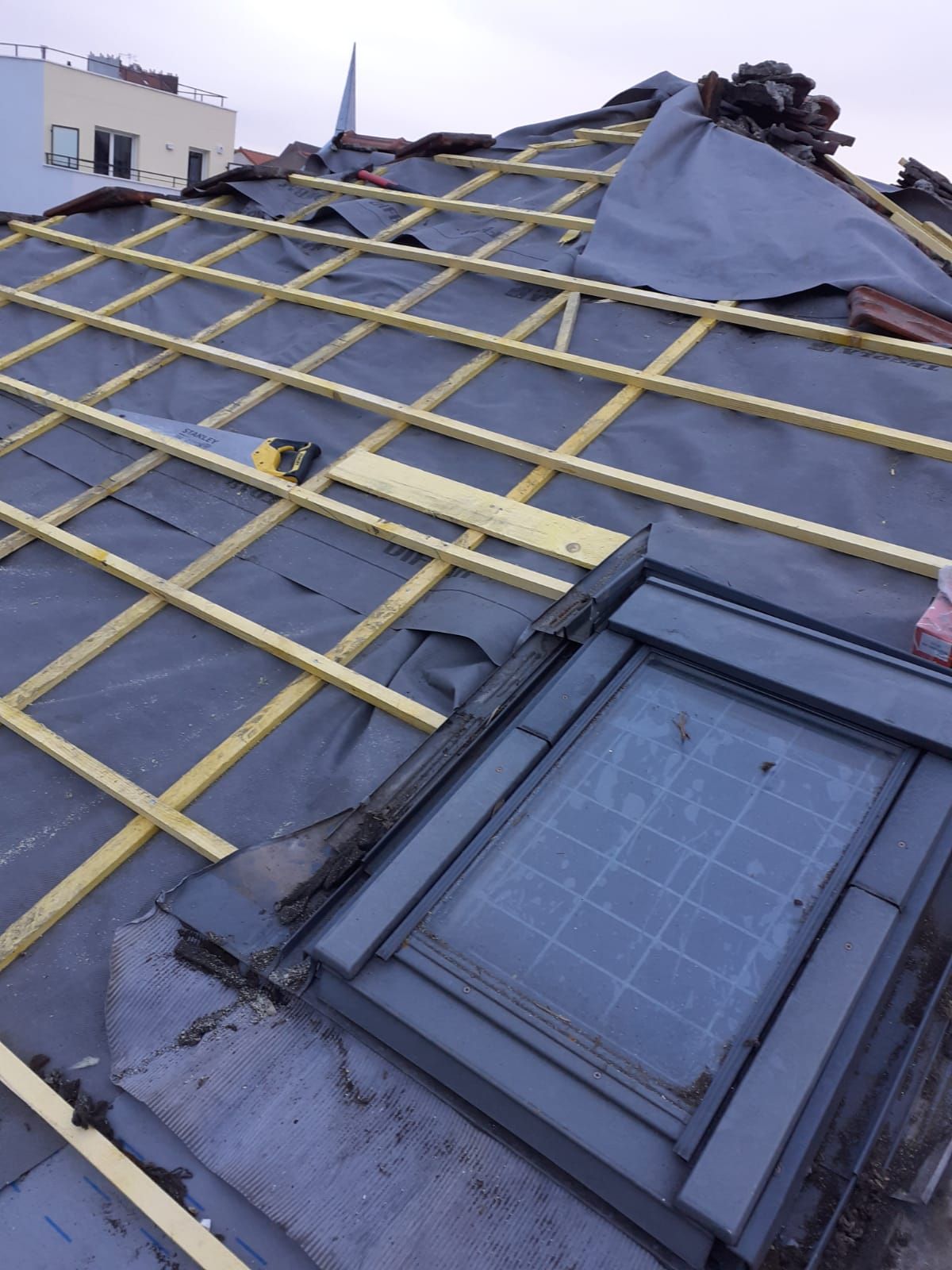 Rénovation de toiture et installation de fenêtre de toit