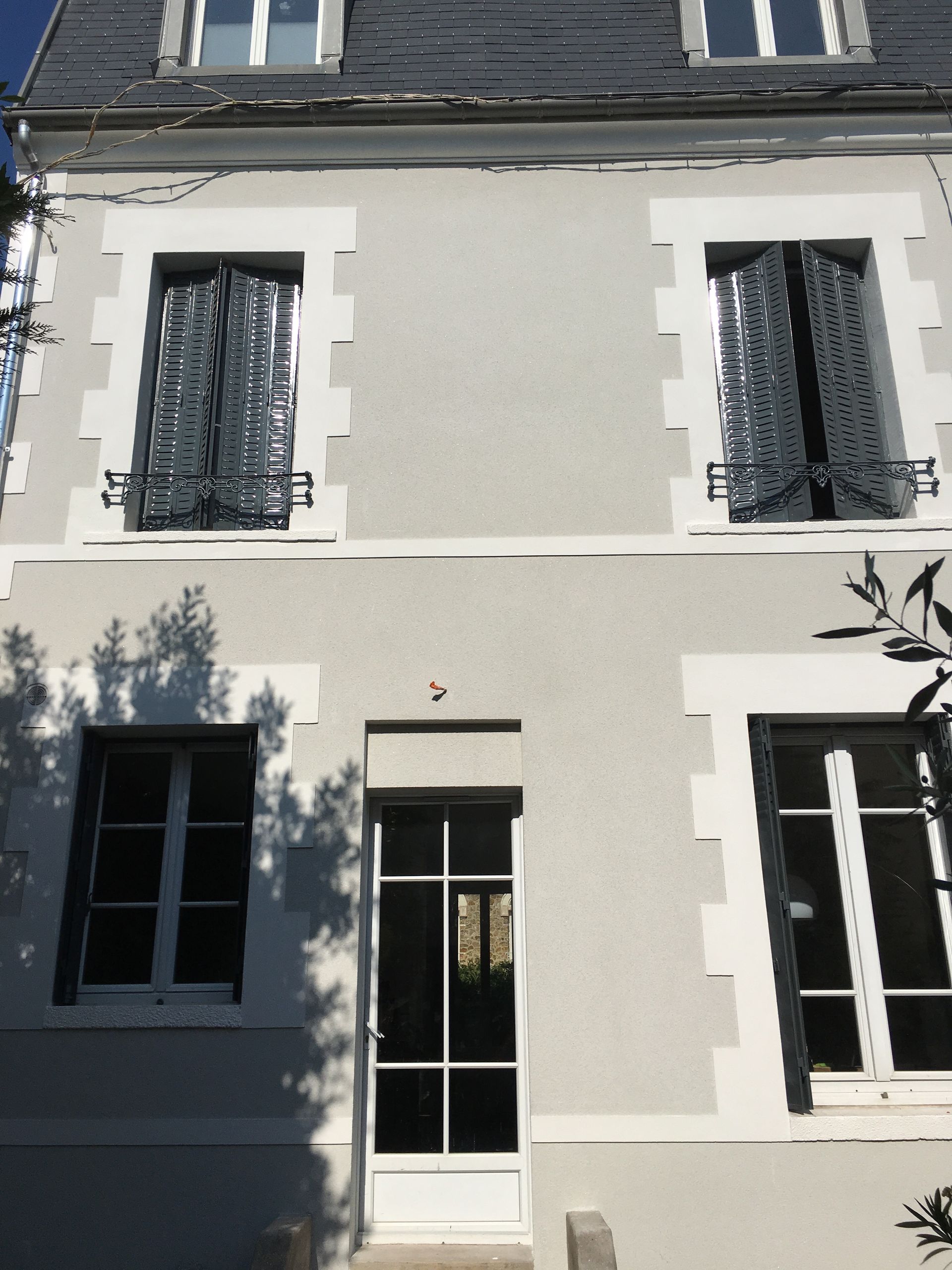 Façade avec tour de fenâtre