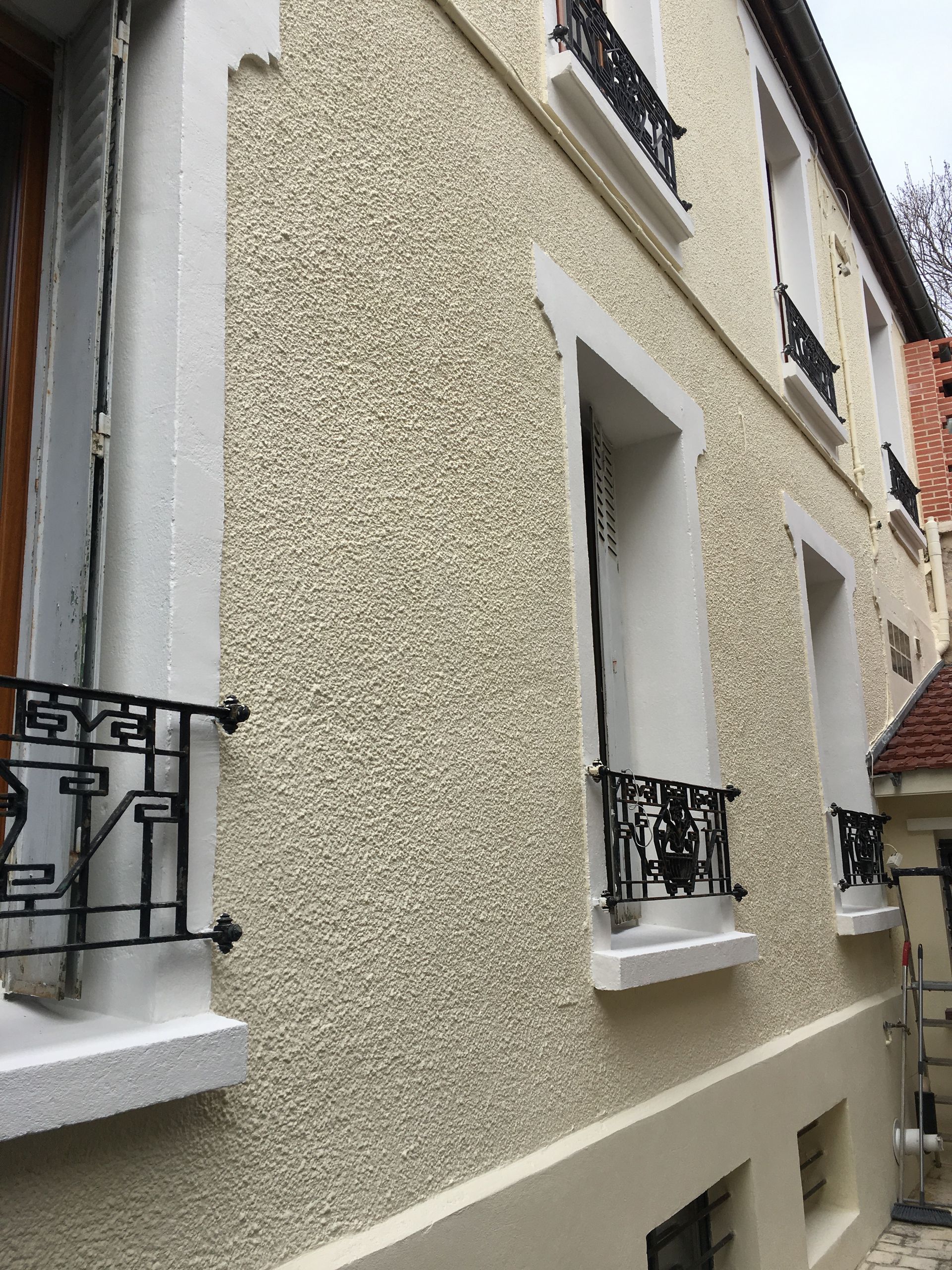 Nettoyage, ravalement et peinure sur façade