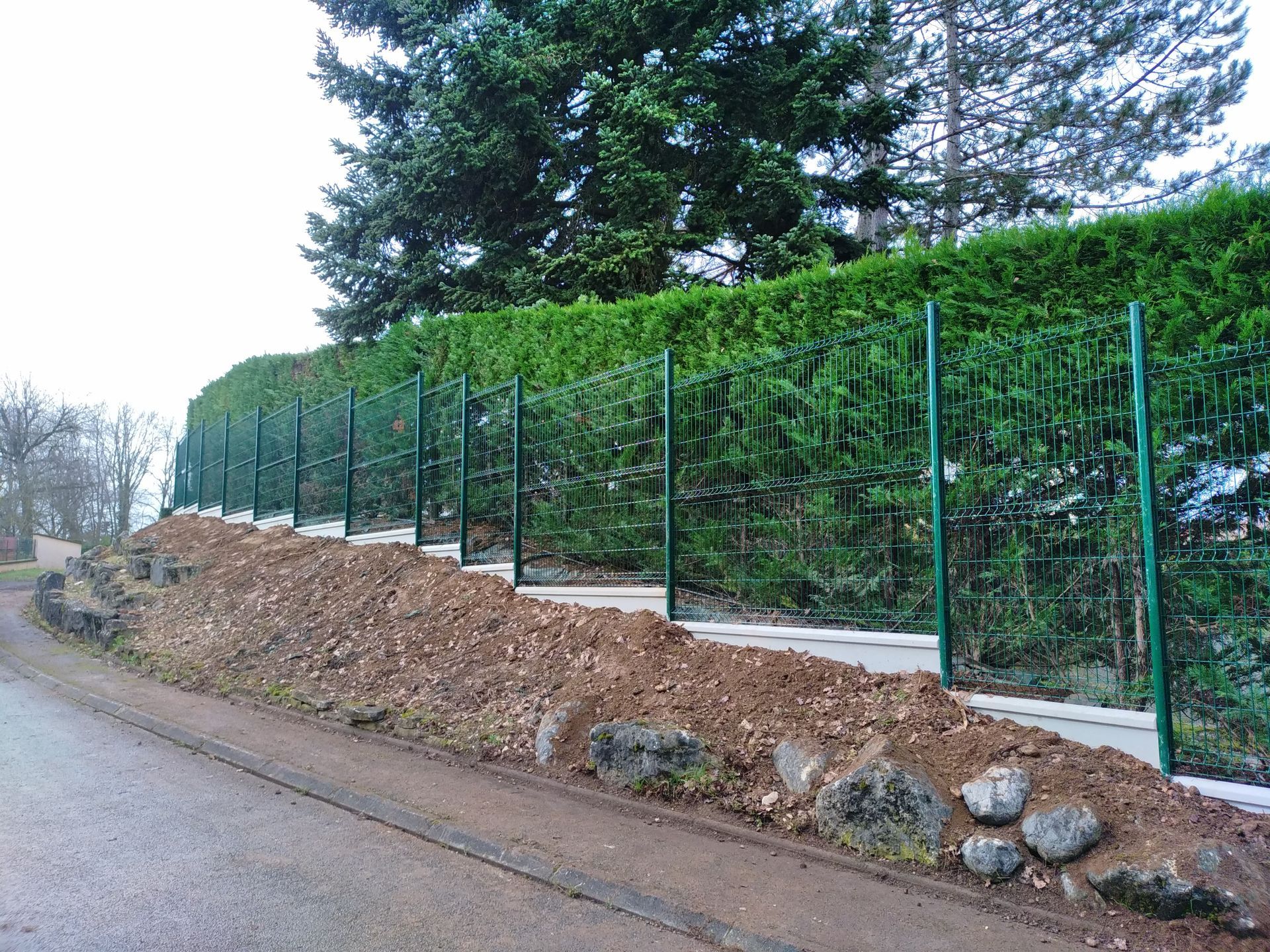 Installation clôture soubassement
