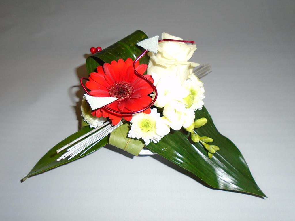 Composition florale rouge et blanche
