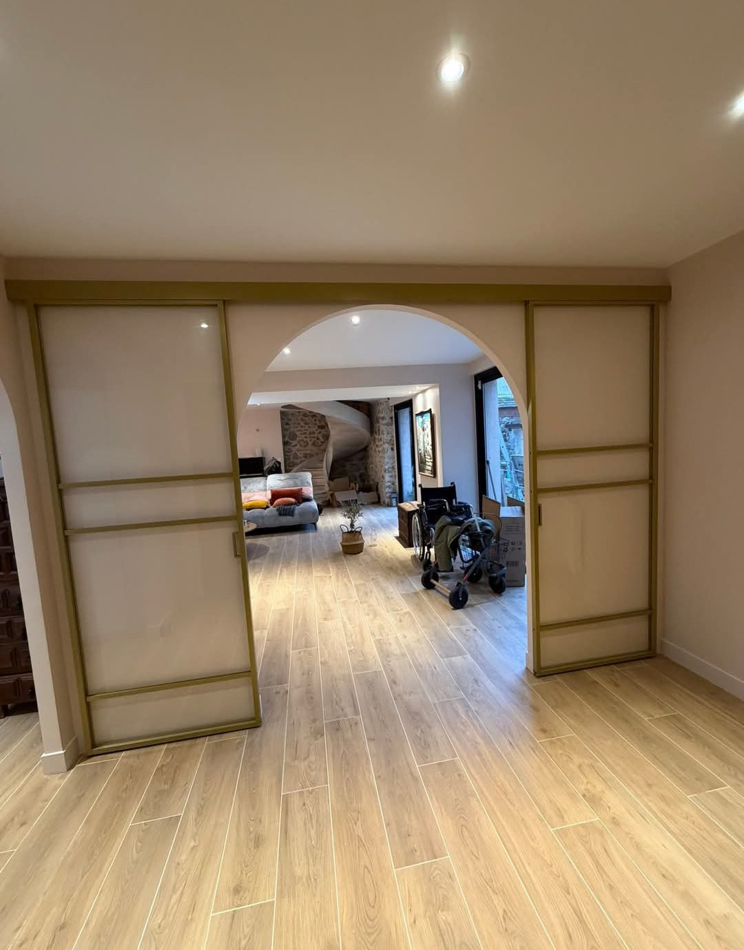 Ouverture en arche dans une maison