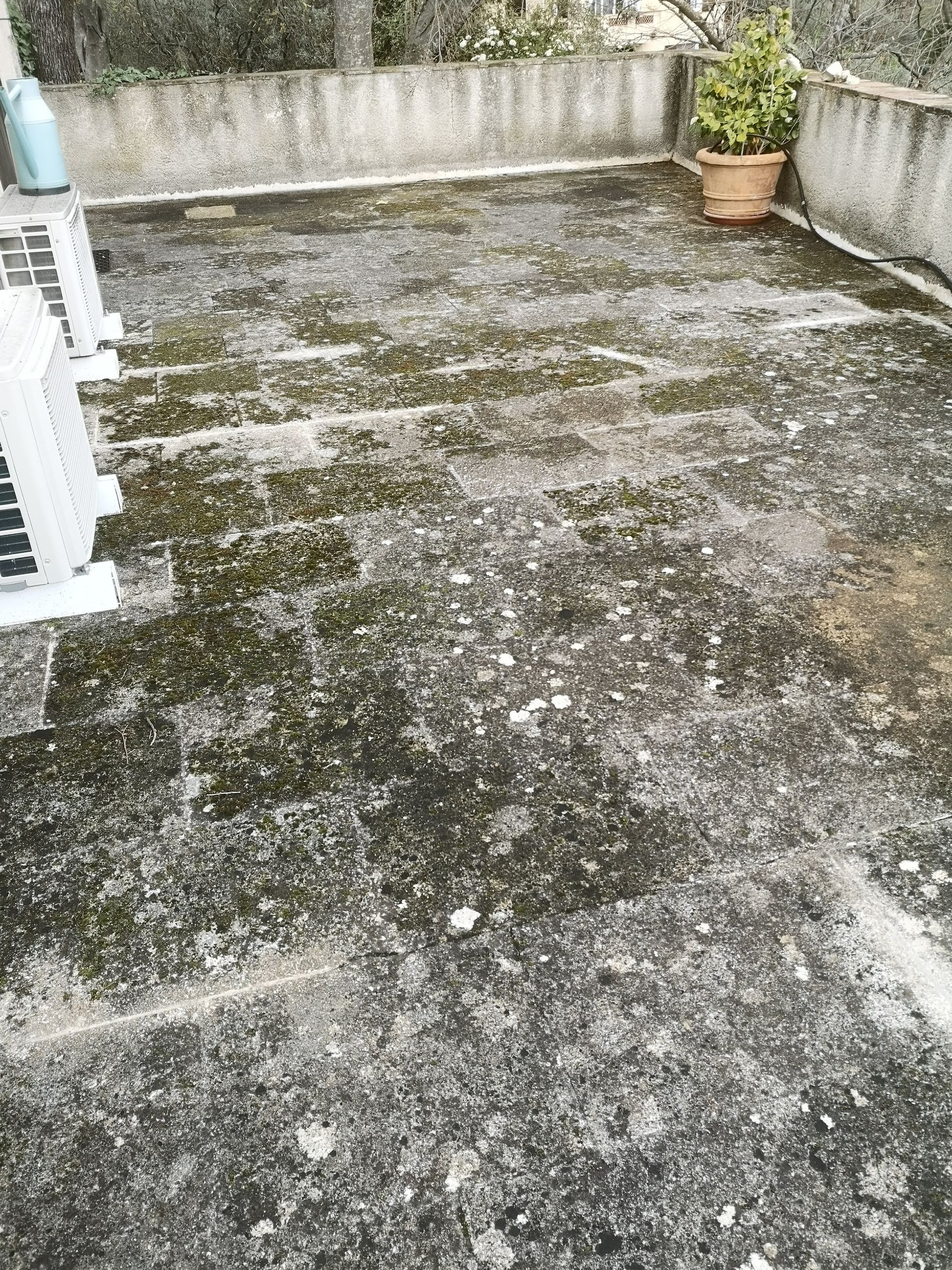 Avant Nettoyage de terrasse Aix en Provence