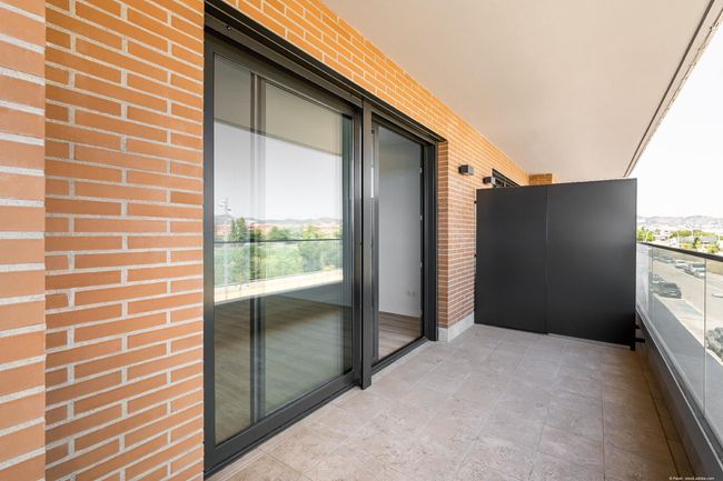 Eingangsbereich eines modernen Hauses mit Fensterfront Eingangsbereich eines modernen Hauses mit Fensterfront