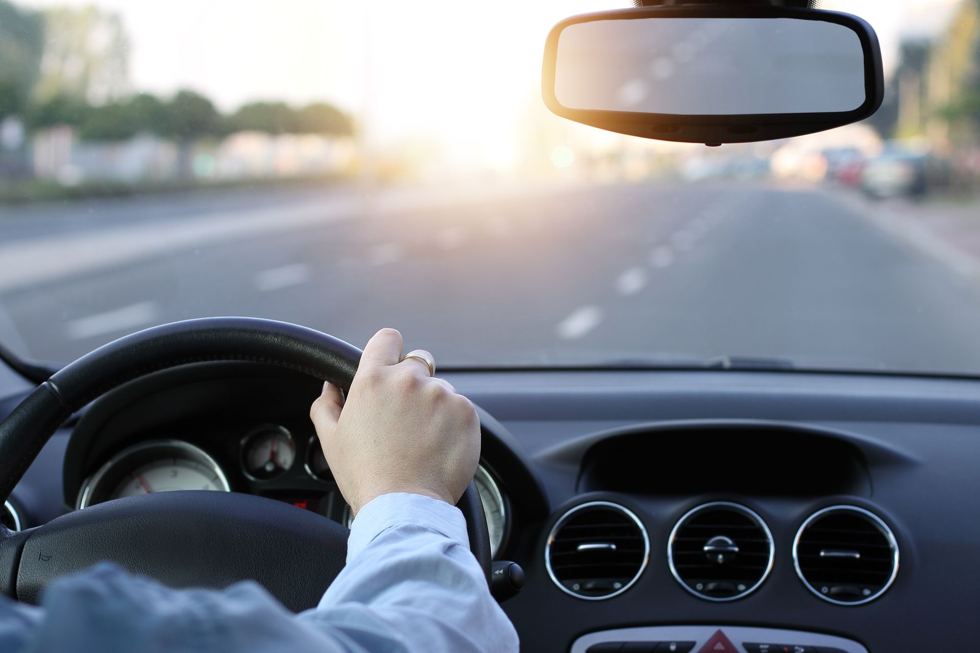 Personne qui conduit une voiture