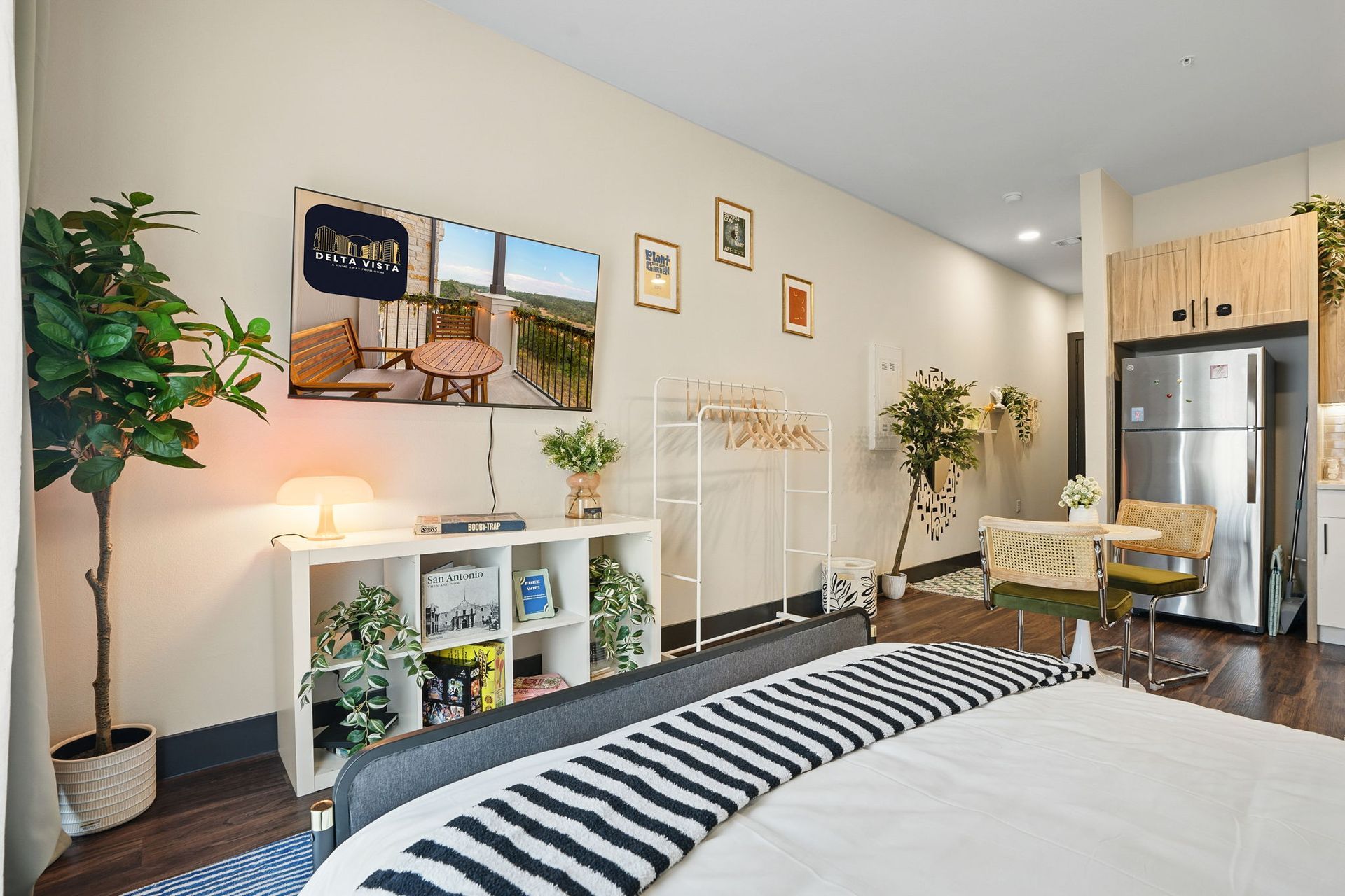 A cozy studio for our couples or solo travelers who are seeking to getaway! 