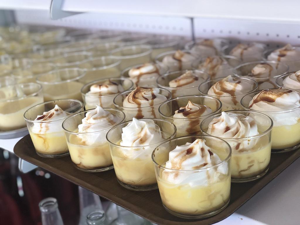 Verrines sucrées sur un plateau