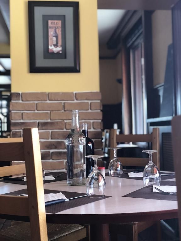 Table de restaurant dressée