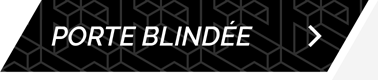 Bouton rectangulaire noir à motif géométrique, portant l'inscription blanche « PORTE BLINDÉE » et une flèche pointant vers la droite.
